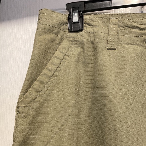 Men's Lightweight Olive Cargo Shorts Buttoned Multiple Pockets - Sz 32* - Picture 5 of 11